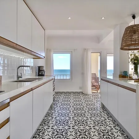 Premium Beachfront With South Facing Terrace Quarteira