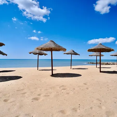 Premium Beachfront With South Facing Terrace Appartement Quarteira